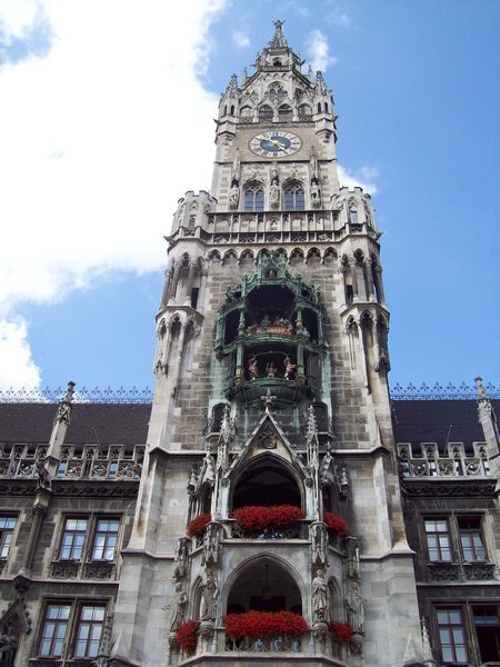 5b.Munich-Mareinplatz with a famous clock with dancing figures