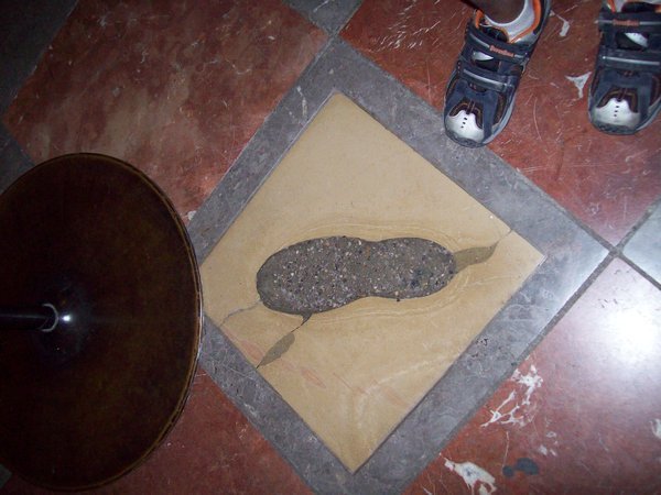 5c.Munich-Devils foot print at Cathedral of Our Blessed Lady