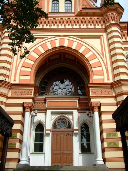 entrance to synagogue