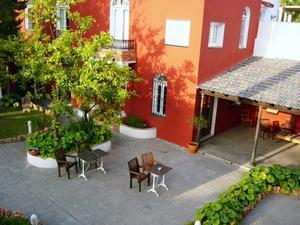 Courtyard - Hotel Acacias