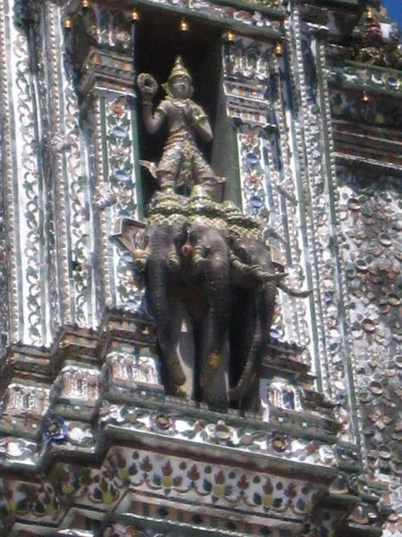 Wat Arun details