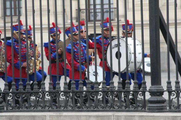Guards outside Palacio de Gobernio