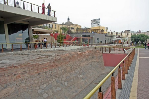 Old Lima wall, Parque de la Muralla 