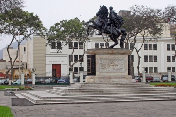 Obligatory man on horse statue, Congreso