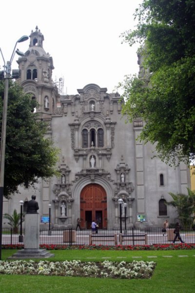 Iglesia de la Virgen Milagrosa, Miraflores
