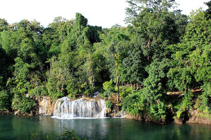 Saiyok Yai Waterfall