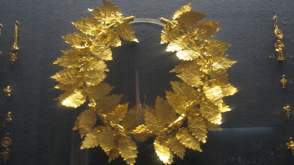gold leaf crown
