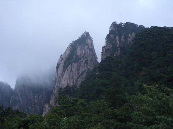 Huang Shan..still misty, still lots of clouds. When you get this high, your clothes, soaked with earlier sweat, become very cold and clammy. Eurgghh.