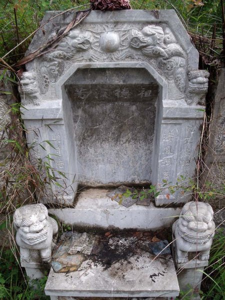 Grave on Elephant Hill, Lijiang.