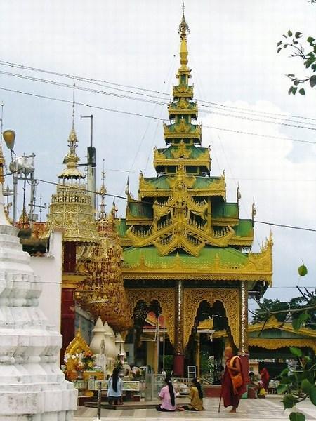 Praying at Shwesandaw Pagoda