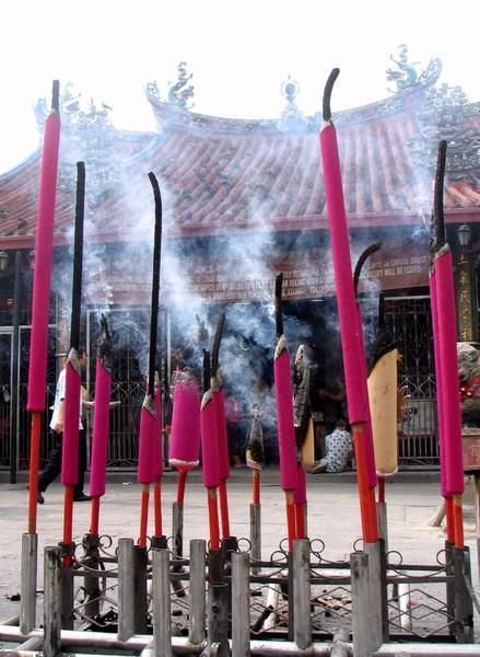 Giant incense
