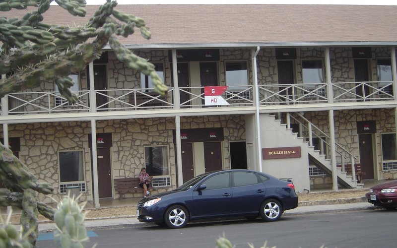 army barracks motel