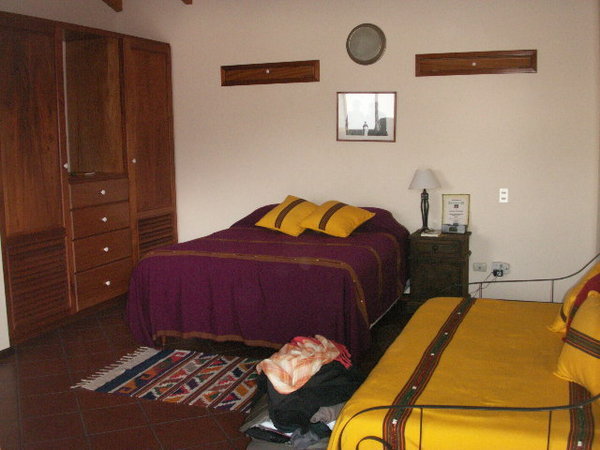 Dos Loros Inn - Bedroom