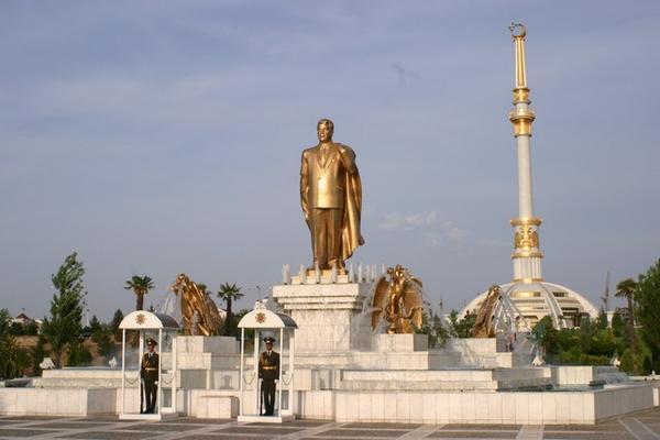 Monument to Turkmen independence