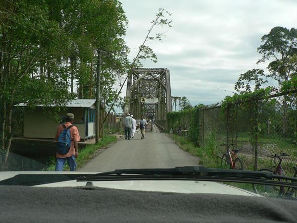 The bridge over Rio Sixaola and the border with Panama