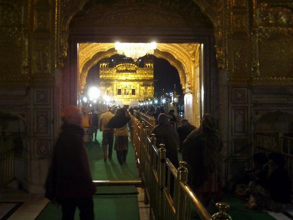 Looking along the causeway to the Golden Temple