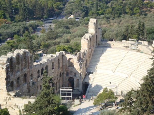 Le Theartre Dionysos pouvant recevoir 17,000 spectateurs