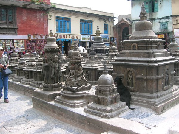 The last photo of Swayambhunath before my battery died.