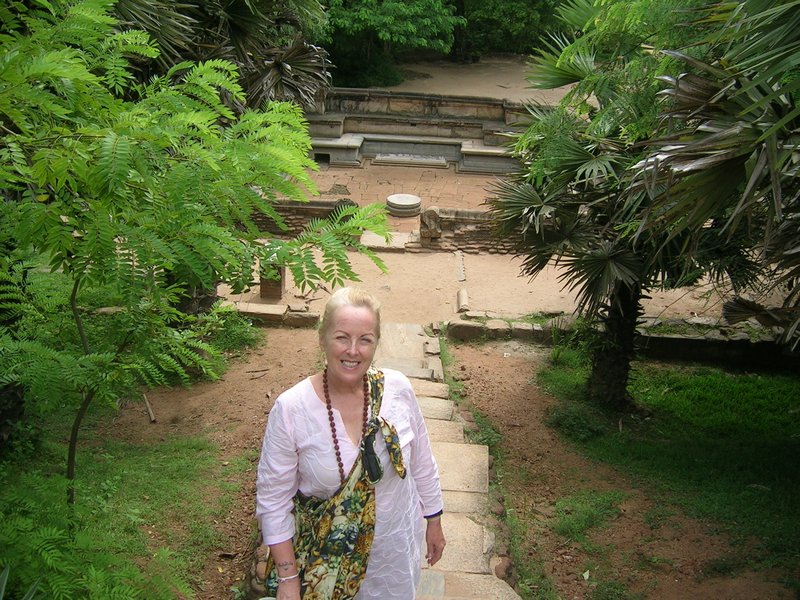 Descending steps to the royal bathing pool or Kumara Pokuna.