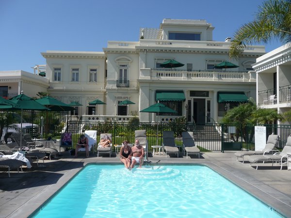 The Glorietta Bay hotel & pool 
