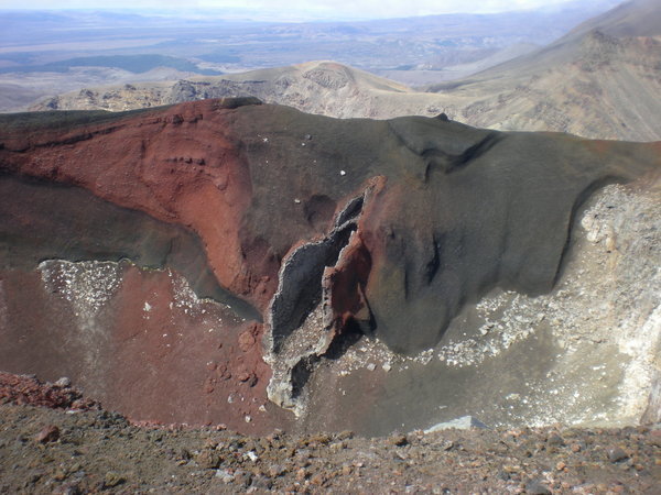 The lava dyke at the red crator
