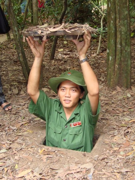 Demonstrating tunnels, Cu Chi style