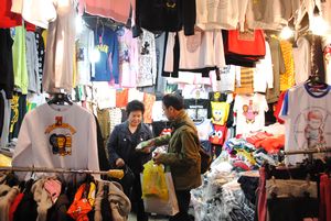 Bargaining at Namdaemun Market 