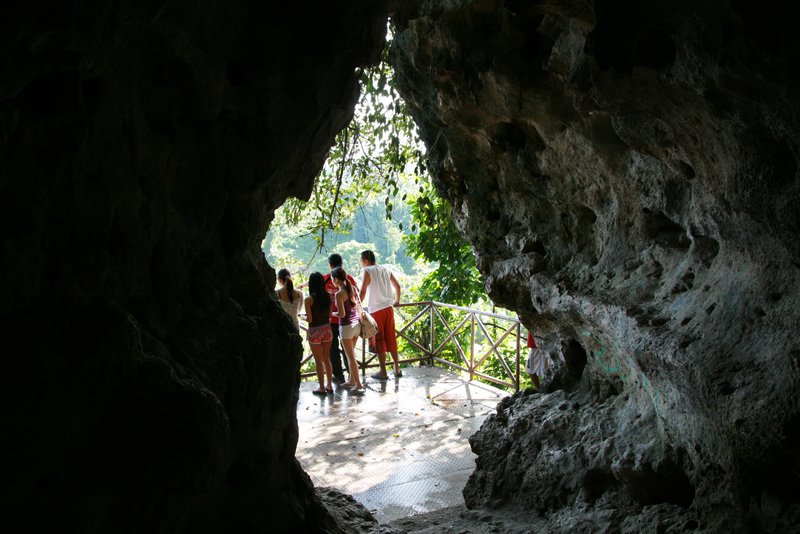 Makahambus Cave
