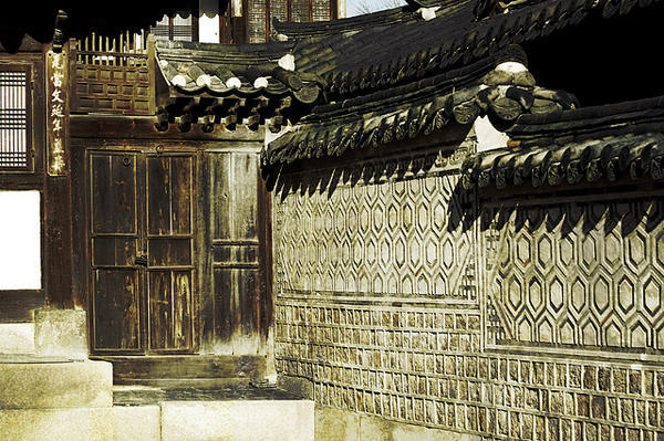 Changdeokgung walls