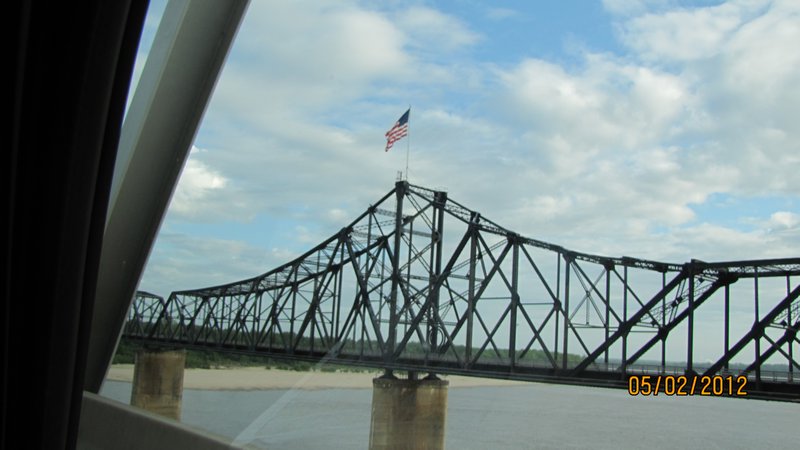RR Bridge across Mississippi