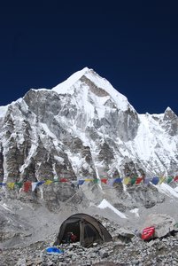 a tent praying to Everest
