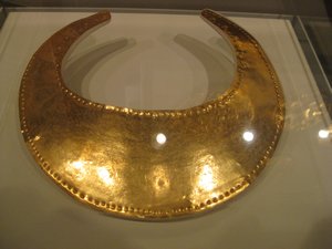 The following photos are displays of gold artifacts in Museo de Oro Precolombino.