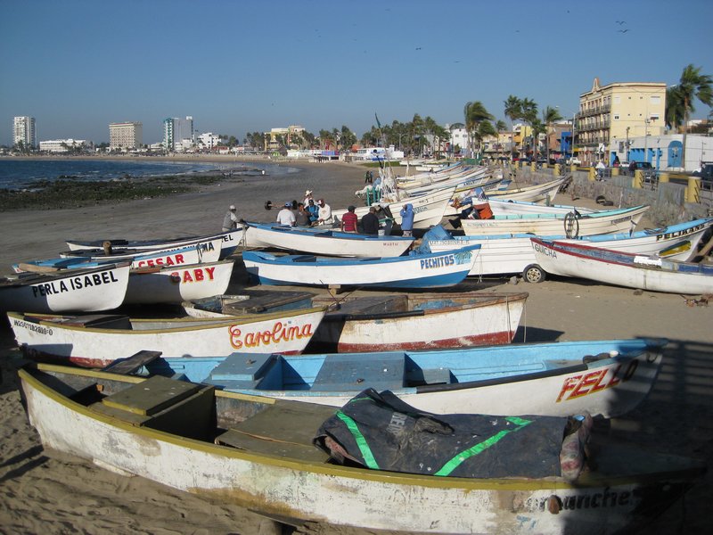 Fishing boats along the malecon.  We don’t know if they were just idle for the afternoon or what.