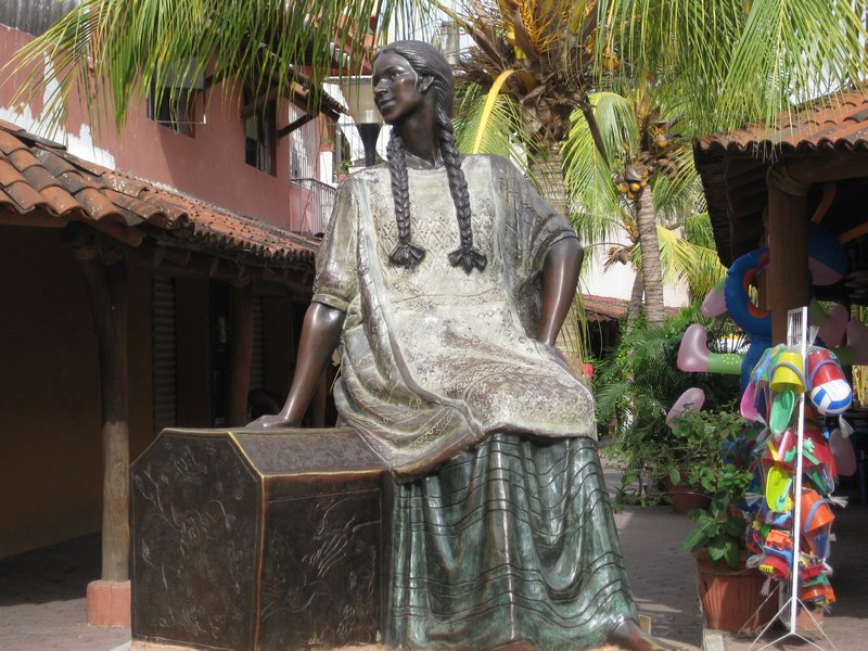 There are many statues of women depicting regions of the state of Guerrero in downtown Zihuatanejo.