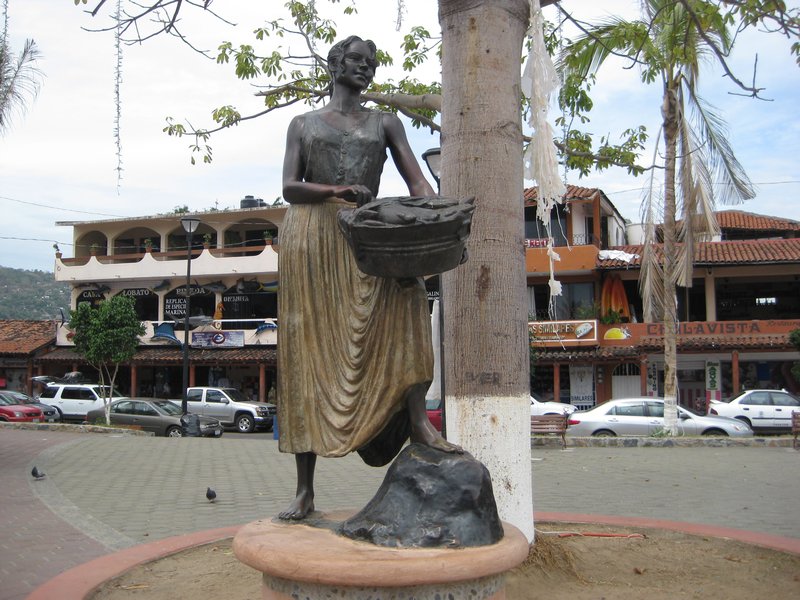 Another statue of women depicting a region of the state of Guerrero.