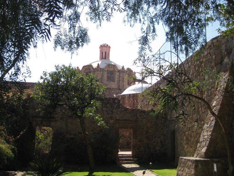 The next few pictures are of the ruined Ex-convento de San Francisco