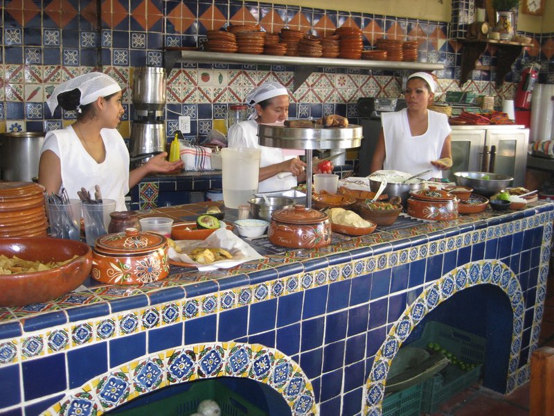 Their tiled cocina (kitchen) and chefs could not be prettier.