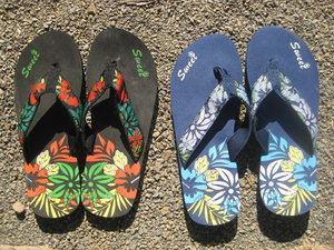 I picked up these two pairs of cute flip flops at market for 130 pesos - a little over $10.00