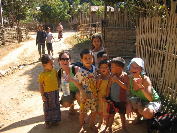 Kids in Nong Khiaw