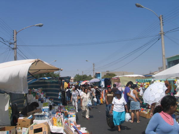 Sunday market at Maipu Street