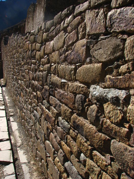 The not so engineered Inca walls