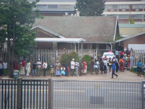 The que to collect grants 