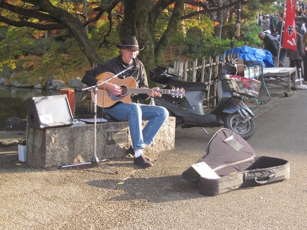 Street Performer in Maruyama Park