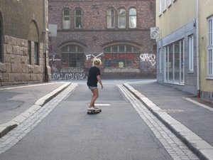 Linn longboarding the streets of Oslo