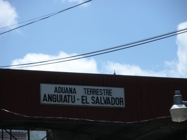 There no sign welcoming you to El Salvador
