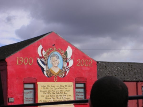 Mural for the Queen on the Pro UK side of the Peace Wall