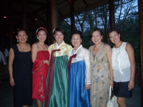 Mrs. Kim with her 5 daughters
