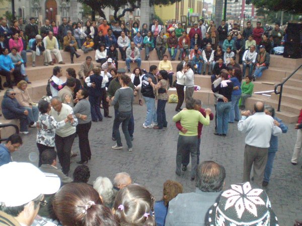 Dancing at Parque Central