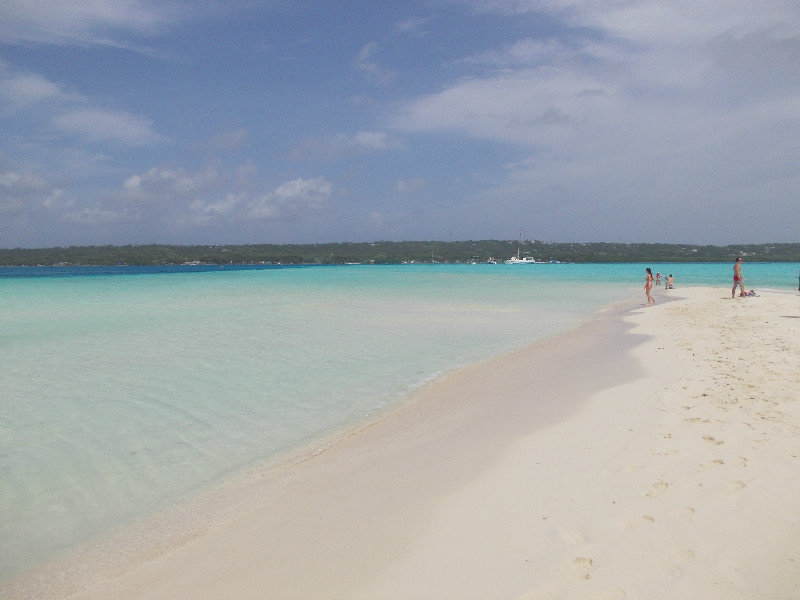 Acuario - beautiful sandy Caye just off San Andres