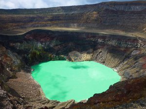 Crater lake at Volcan Santa Ana